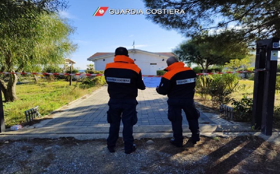 Controlli sulle spiagge cosentine, scattano i sequestri per 30 strutture balneari 62 guardia costiera 23
