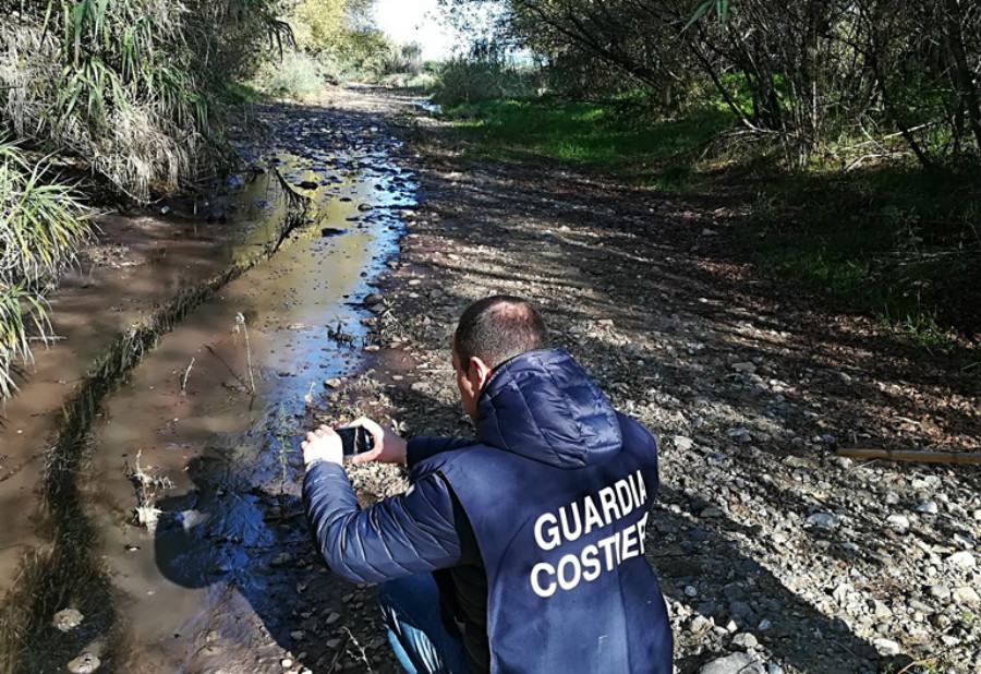 Inquinano un torrente con gli scarti della lavorazione delle olive, scattati i sequestri 53 guardia costiera olive