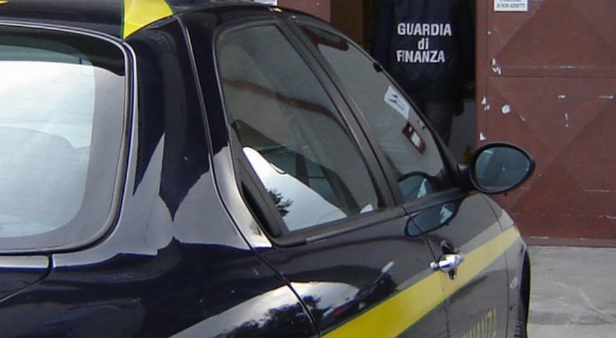 guardia di finanza magazzino
