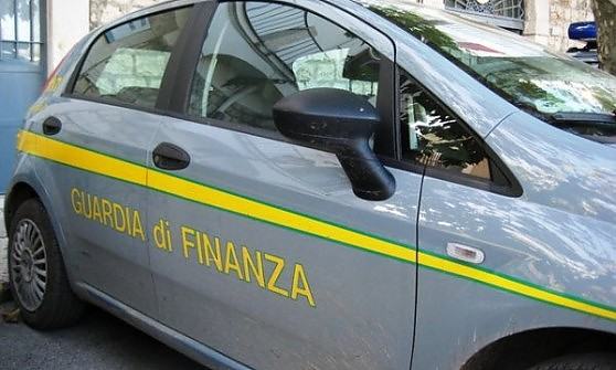 Sequestrata autocisterna con 4.500 litri di gasolio di provenienza illecita 51 guardia finanza