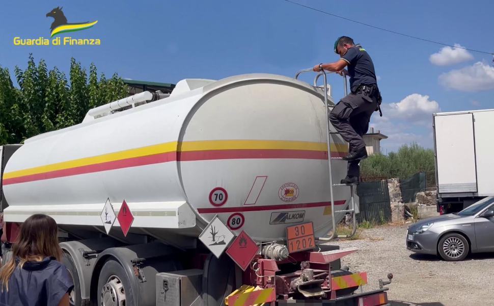 guardia finanza carburanti cisterna
