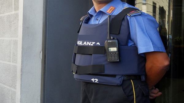 Va in tribunale con un martello per colpire un magistrato, fermata una donna a Vibo 51 guardia giurata