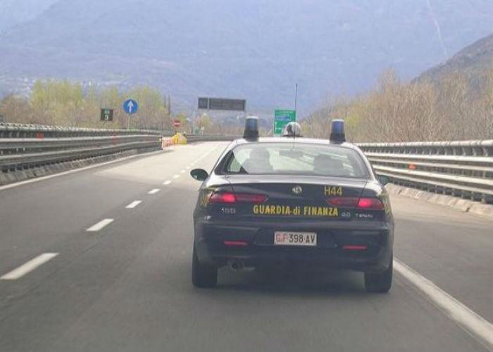 guardia di finanza autostrada 630x300 1