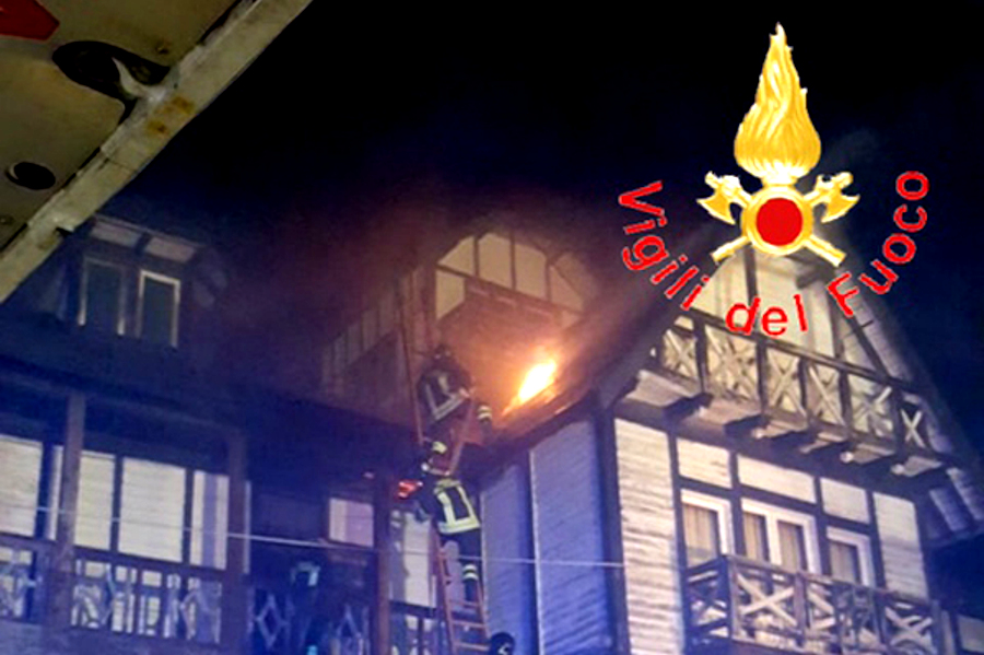 In fiamme il tetto dello storico Hotel delle Fate a Villaggio Mancuso in Sila 51 hotel delle fate