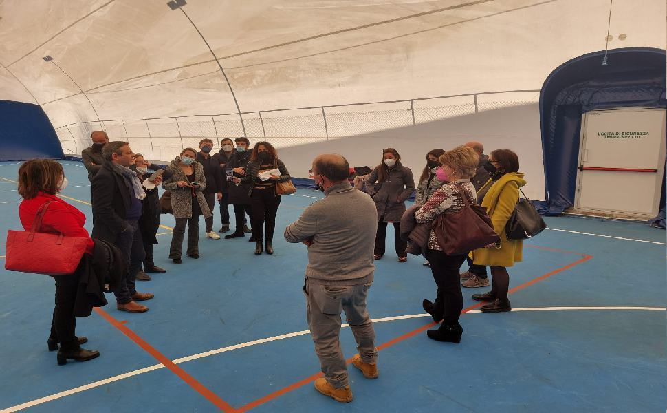 il sopralluogo della commissione lavori pubblici alla palestra