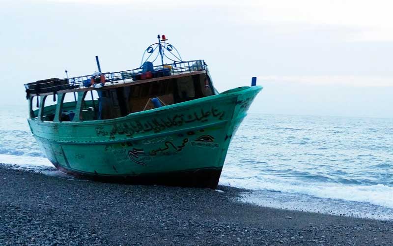 Barca arenata sullo Jonio, trenta i bimbi a bordo 51 imbarcazione clandestini migranti