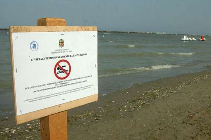 Mare inquinato, un altro divieto di balneazione sul Tirreno cosentino 51 divieto-di-balneazione