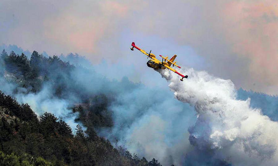 incendi canadair 2