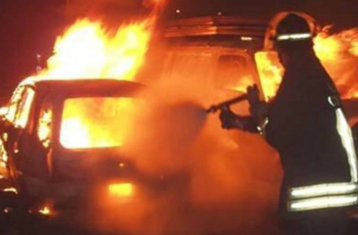Incendiato il Suv di una dirigente scolastica di Corigliano 51 incendio auto 3