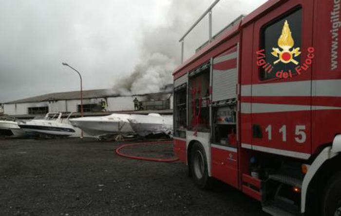 incendio cantieri ranieri 02