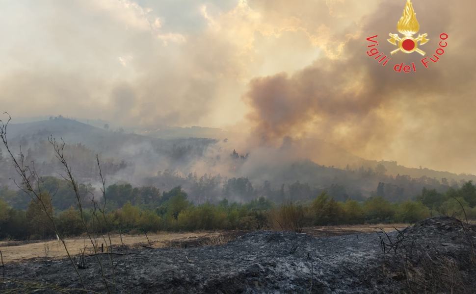 incendio crotone santa severina 107 02