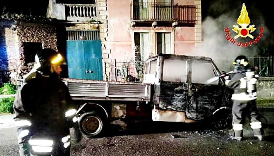 incendio furgone mileto daily