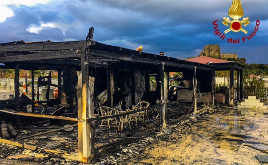 incendio lido scalea lungomare lauria
