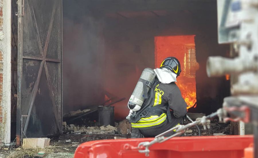 incendio miele siderno 01