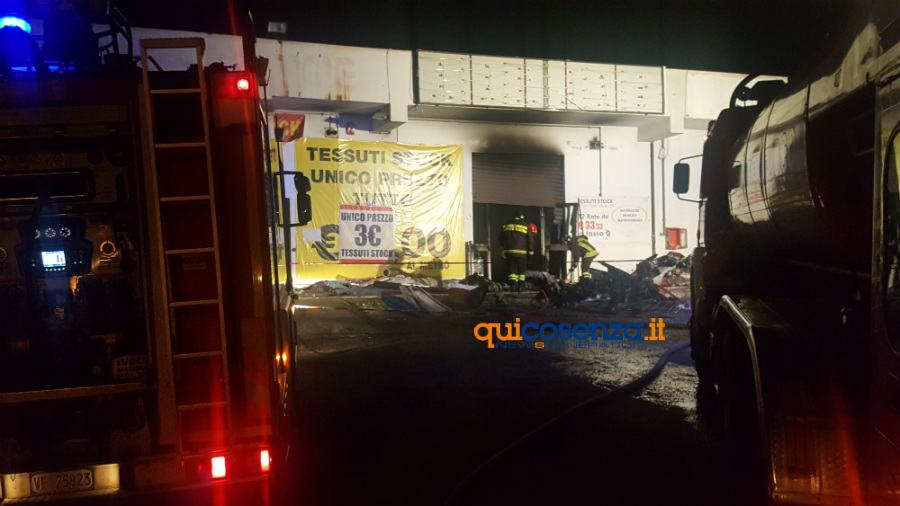 incendio negozio tessuti 02