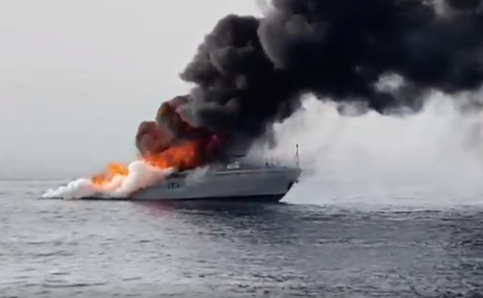 Pattugliatore della Guardia di finanza in fiamme, affondato 51 incendio pattugliatore guardia finanza 01