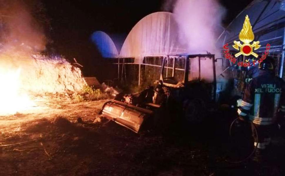 Azienda agricola in fiamme, danneggiate serre e mezzi agricoli 51 incendio rombiolo azienda agricola