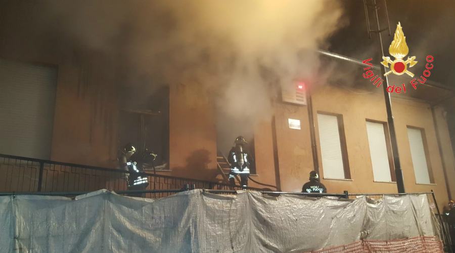 incendio scuola primaria amato 01