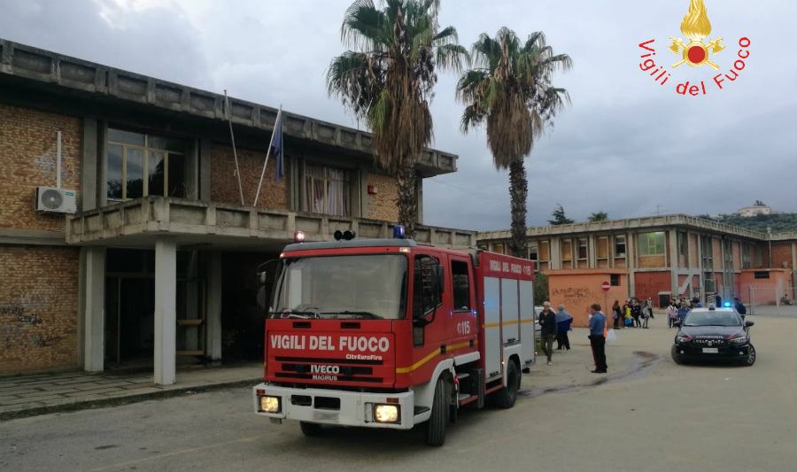 incendio scuola soverato 01