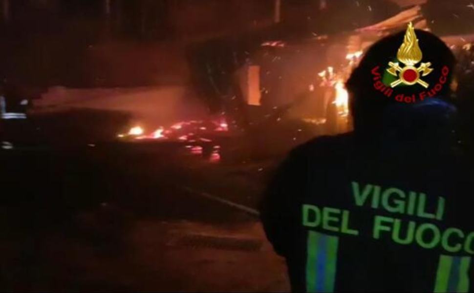 incendio vigili fuoco 1