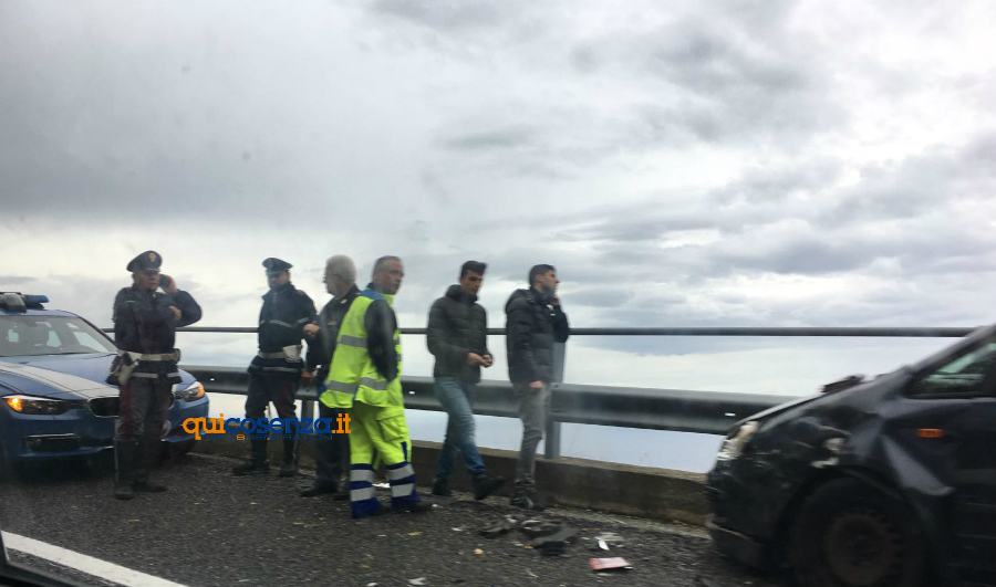FOTONOTIZIA - Incidente sulla 107 nei pressi dell'innesto al vecchio tracciato della Crocetta 55 incidente 107 paola 03