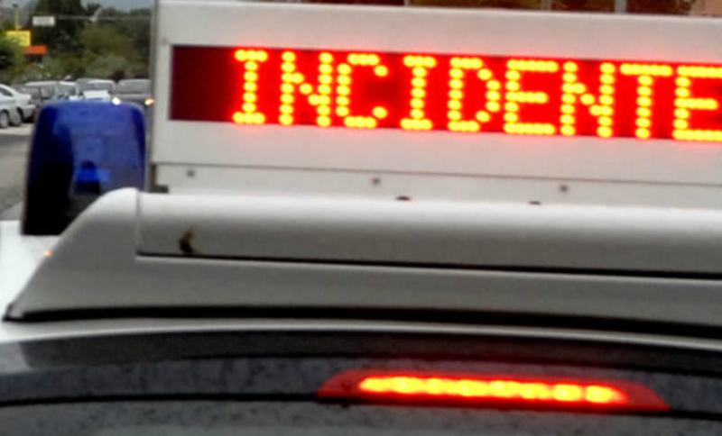 Incidente stradale sull'A2, tre persone ferite 51 incidente 19