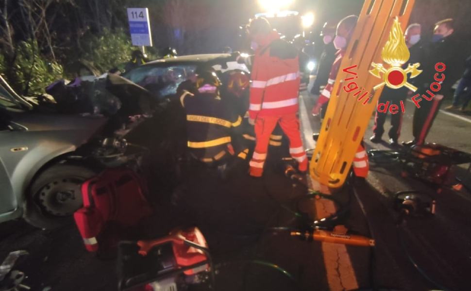 Violento incidente sulla 107 Silana Crotonese, coinvolte due auto 51 incidente belvedere spinello