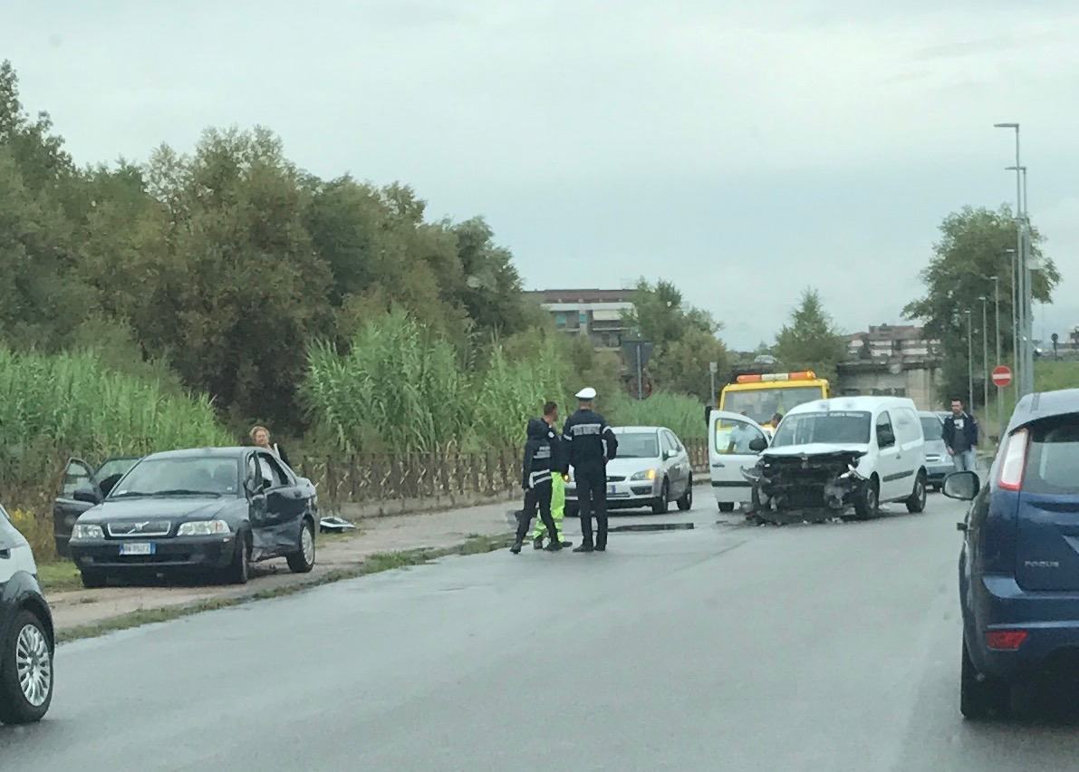FOTONOTIZIA - Incidente nei pressi delle piscine di Campagnano 51 incidente campagnano