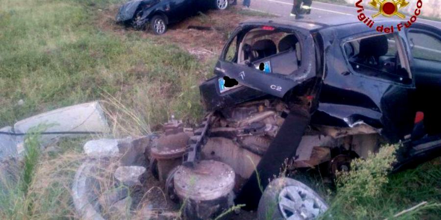 Scontro frontale tra due auto che finiscono fuori strada, due feriti 53 incidente pizzo citroen alfa