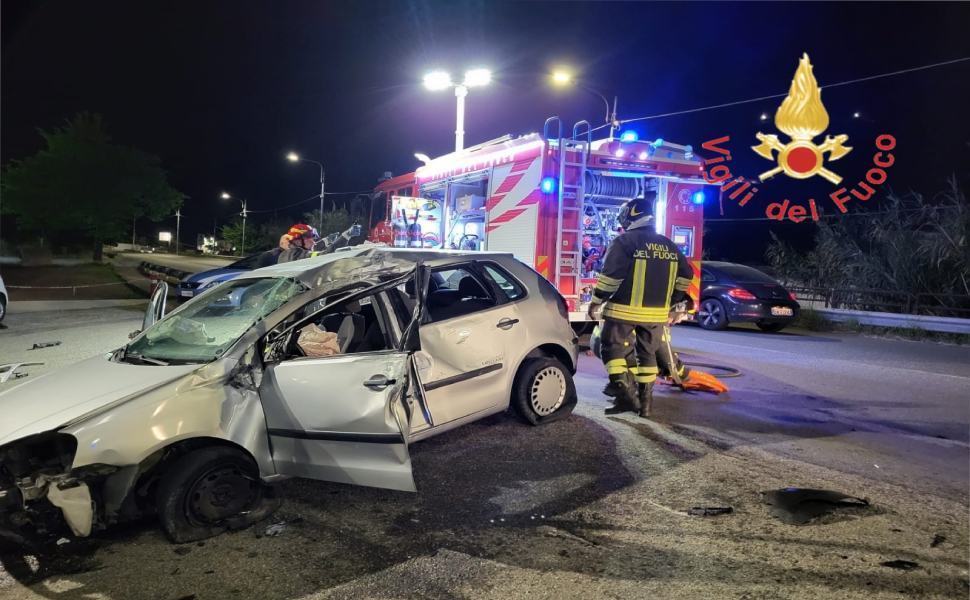 Auto finisce contro il guardrail e poi si ribalta, ferito il conducente 51 incidente polo catanzaro