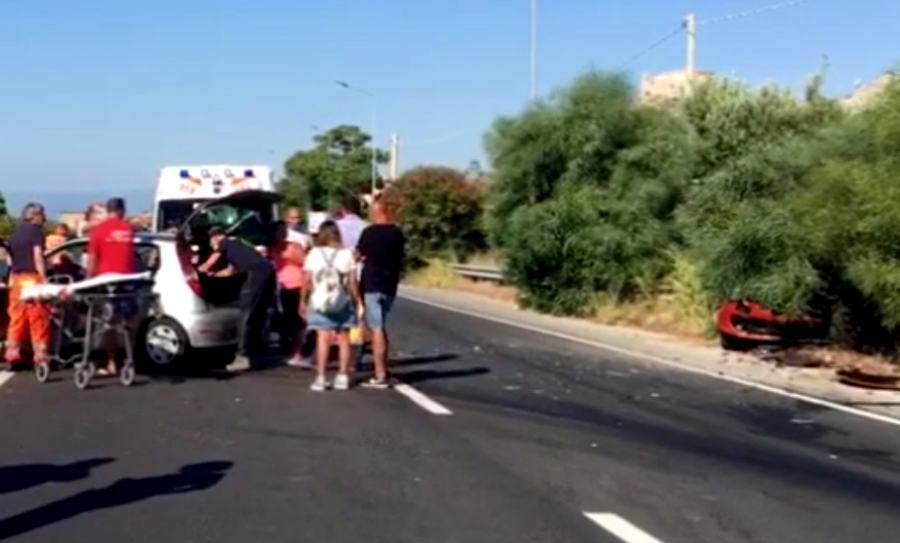 incidente roccella 5 feriti