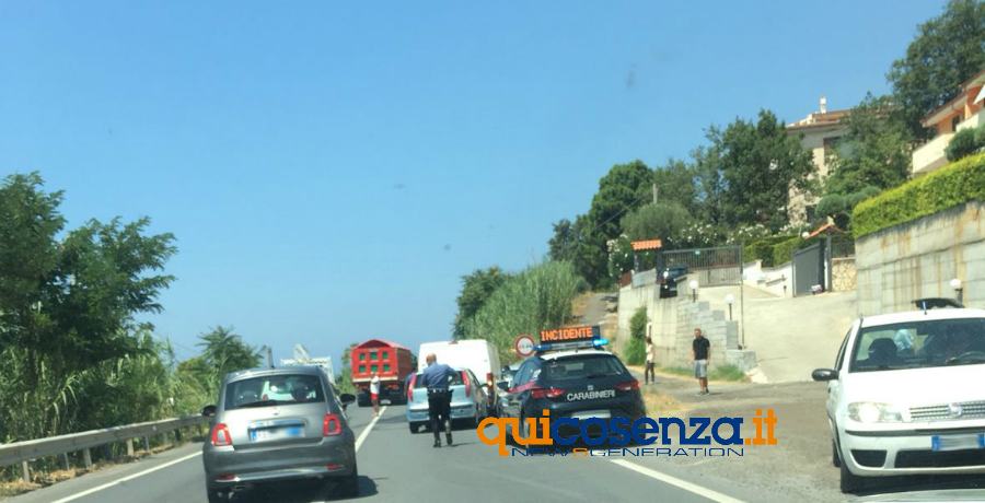 Scontro frontale nei pressi del carcere di San Lucido sulla SS 18 53 incidente san lucido strada bloccata 18 01