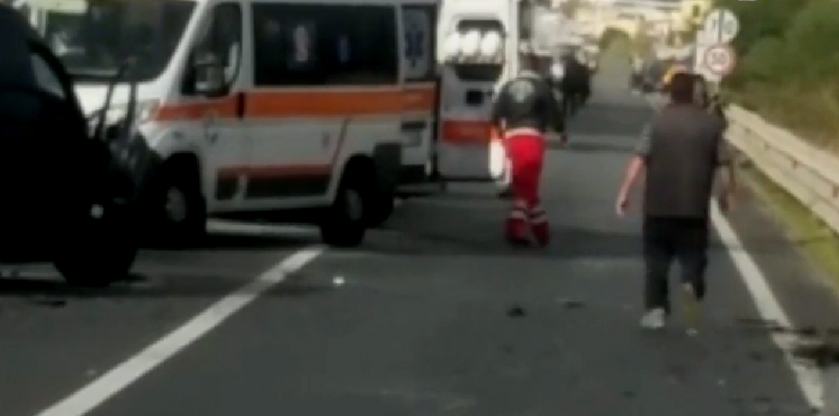 Grave incidente sulla Statale 18, due persone ferite. Sul posto l'elisoccorso 53 incidente statale 18 scalea due feriti