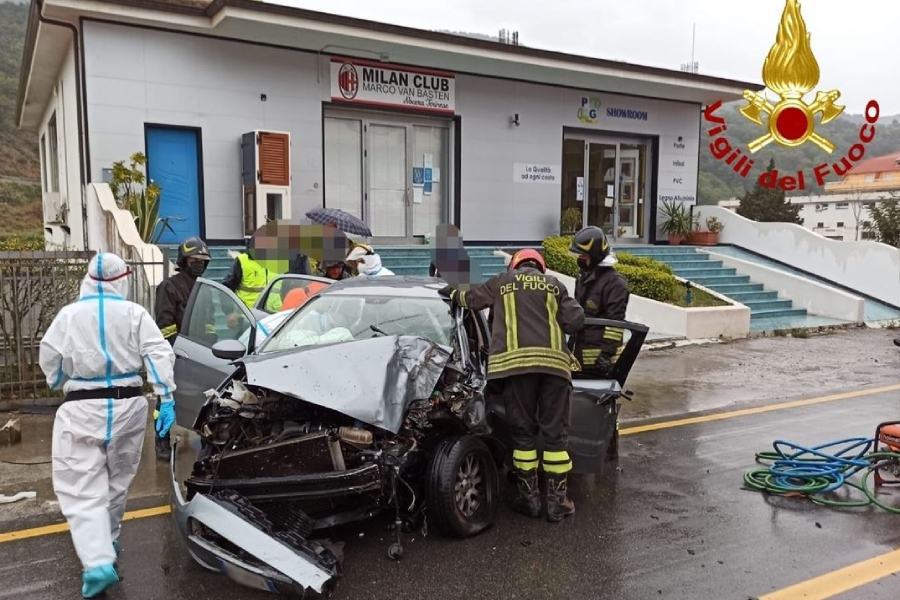 Violento incidente a Nocera Terinese, un ferito 51 incidente stradale nocera terinese