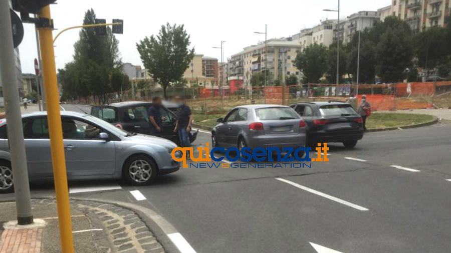 Ancora un incidente nei pressi del Cristo Re. Il mese scorso due in pochi giorni 51 incidente viale mancini via lupinacci cosenza