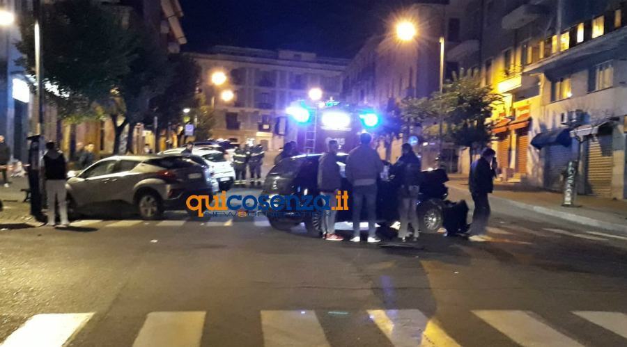 Incidente nella notte a Cosenza, l'impatto su viale Trieste 57 incidente viale trieste cosenza 02