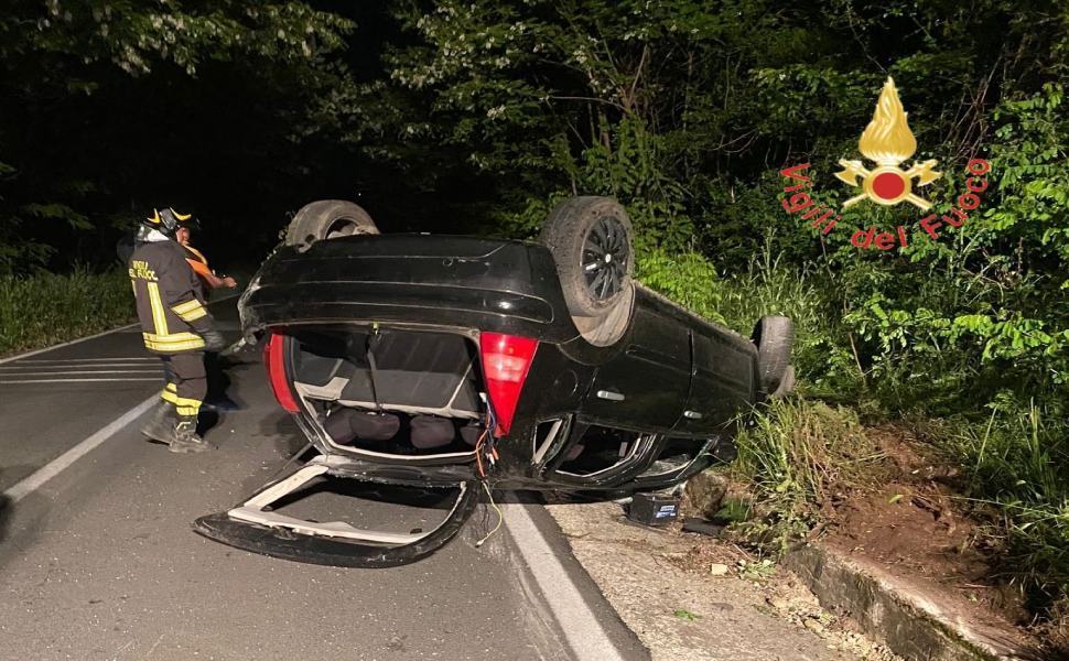 Auto perde il controllo e si ribalta: ferito il giovane alla guida 51 incidete vorgia