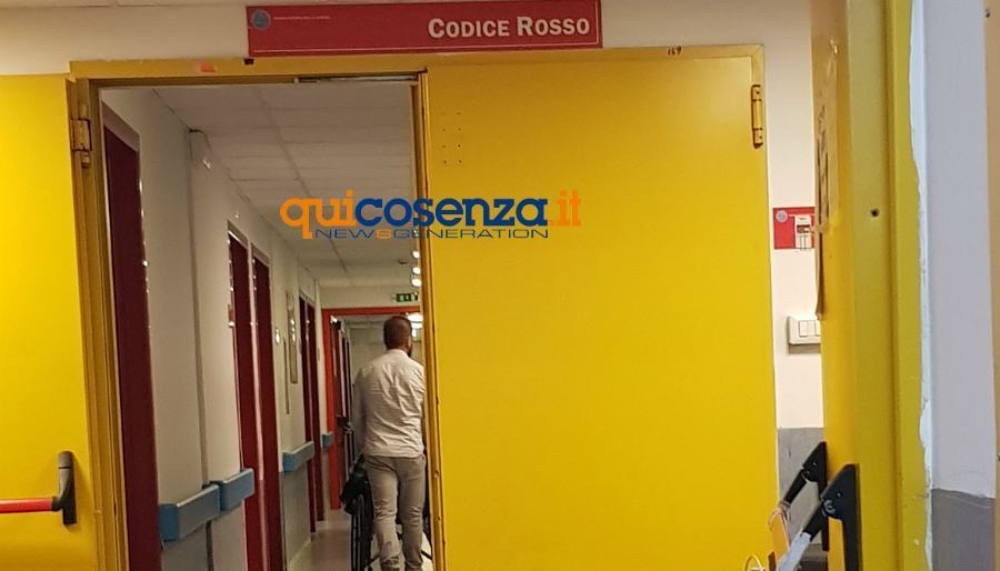 Cosenza, 67enne muore su una barella in pronto soccorso. Oggi l'autopsia 53 ingresso codice rosso pronto soccorso ospedale cosenza 02