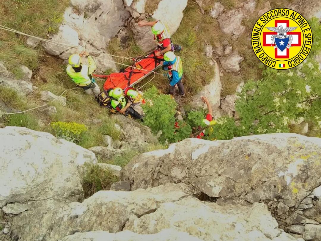 Escursionista precipita dal monte Sellaro, lo salva il soccorso Alpino (Foto) 57 intervento SOCCORSO ALPINO monte sellaro 13 maggio 2018 2