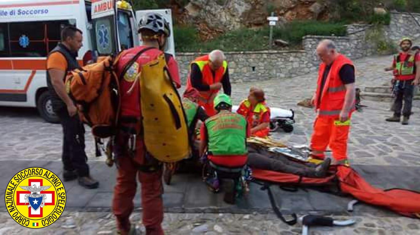 Elisoccorso rifiuta di trasportare operatori soccorso alpino sul Pollino 53 intervento SOCCORSO ALPINO monte sellaro 13 maggio 2018. .
