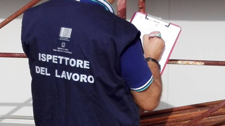 Officine e autodemolizioni di Cosenza, il 48% dei dipendenti lavora in nero 51 ispettore del lavoro