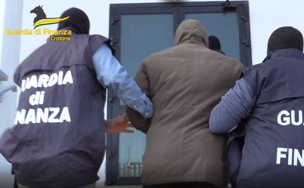 jonica operazione finanza estorsioni crotone