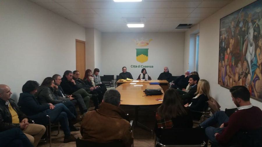 la seduta della commissione lavori pubblici con i residenti di via dellAccoglienza