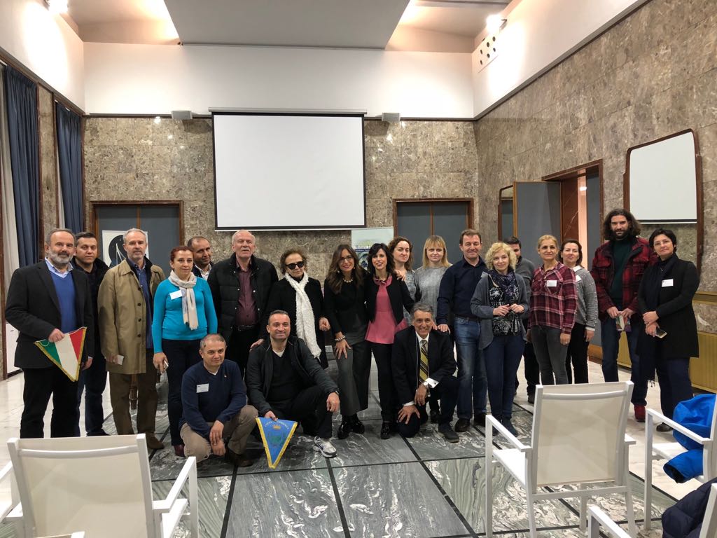 la visita dei dirigenti scolastici e docenti stranieri a Palazzo dei Bruzi 2