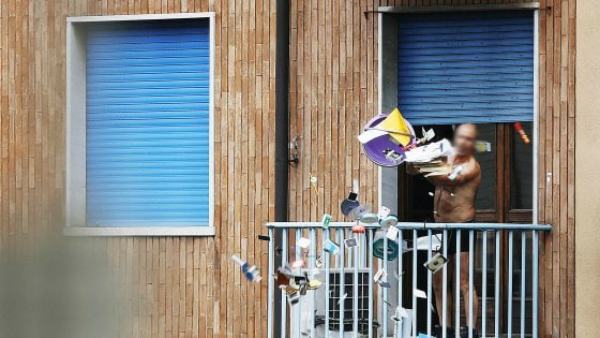 lancia oggetti balcone