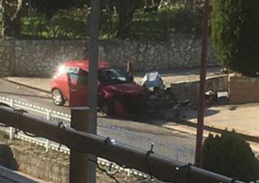 Rende, sbanda e demolisce colonnina del gas (Foto) 59 lancia y rossa