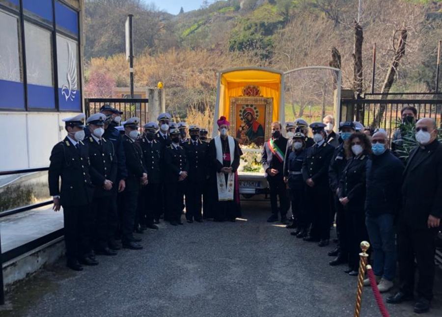 larrivo dellArcivescovo e del Sindaco al Comando dei vigili urbani 1