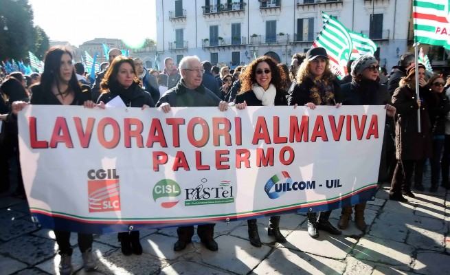 Almaviva a Rende accoglierà 154 operatori da Palermo. Sindacati in rivolta 51 lavoratori_almaviva_palermo