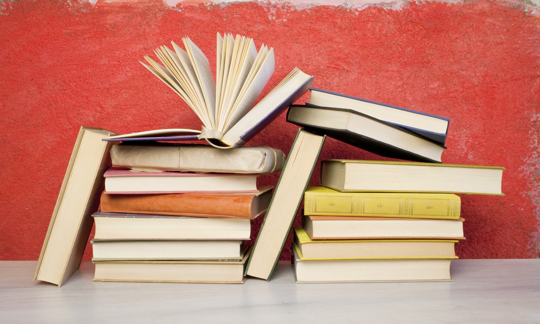 Cosenza, da lunedì 12 aprile al via “Blue Factory Letteratura” 51 libri universitari