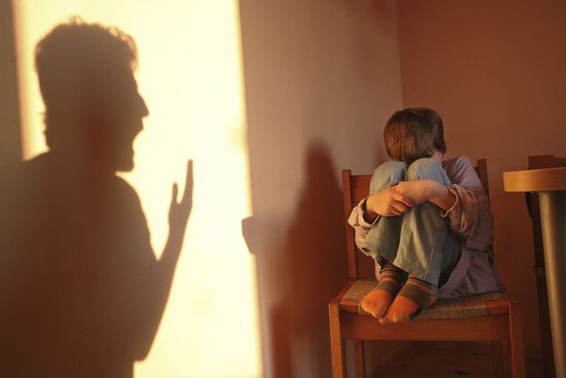 Maltrattamenti in famiglia: quarantasettenne arrestato in provincia di Cosenza 53 litigare davanti ai bambini